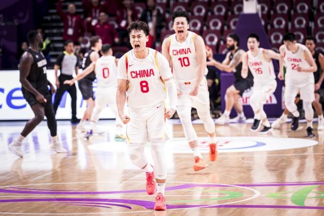 中国男篮在, 呼吸, 的球员等待
