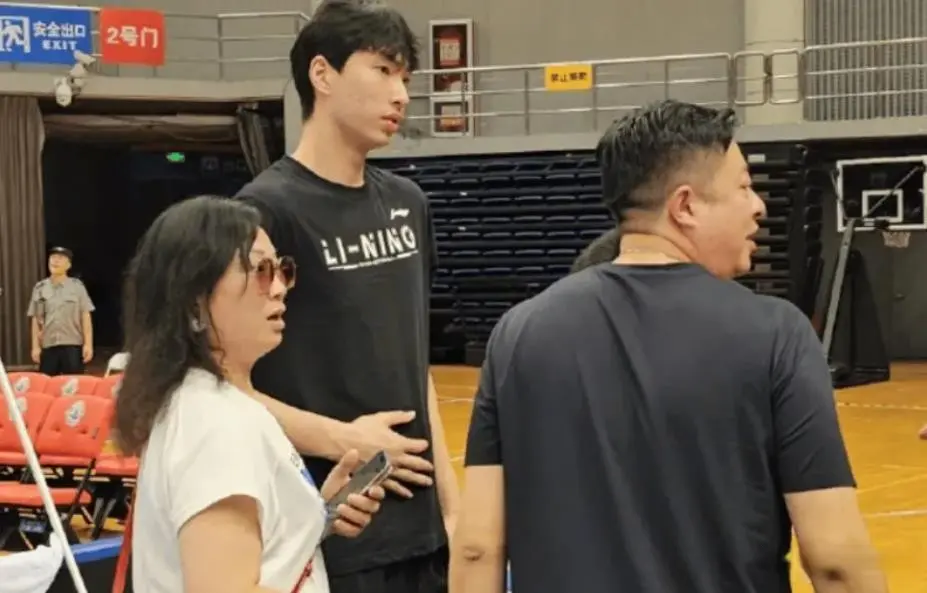 芳雨专门前, 篮板, 不仅带领球 芳雨专门前, 篮板, 不仅带领球