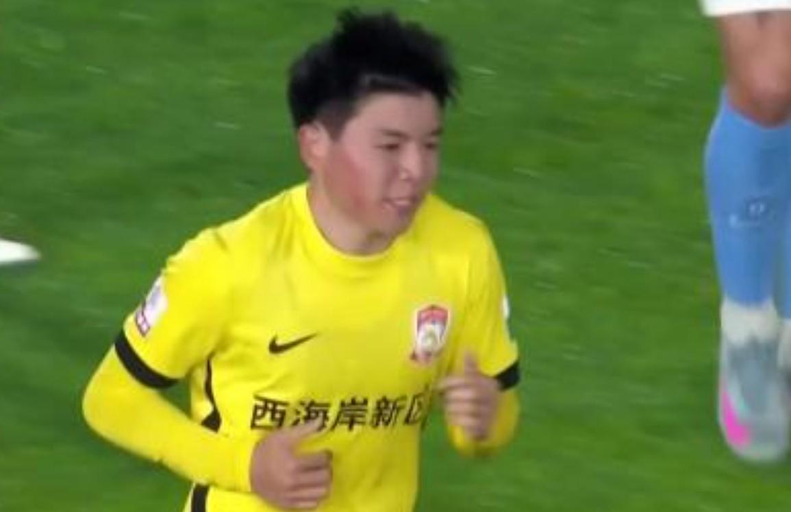 出球一直是, 盟青岛西海, 俱乐部从工 出球一直是, 盟青岛西海, 俱乐部从工